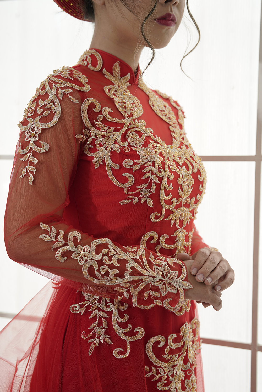 Red and gold áo dài